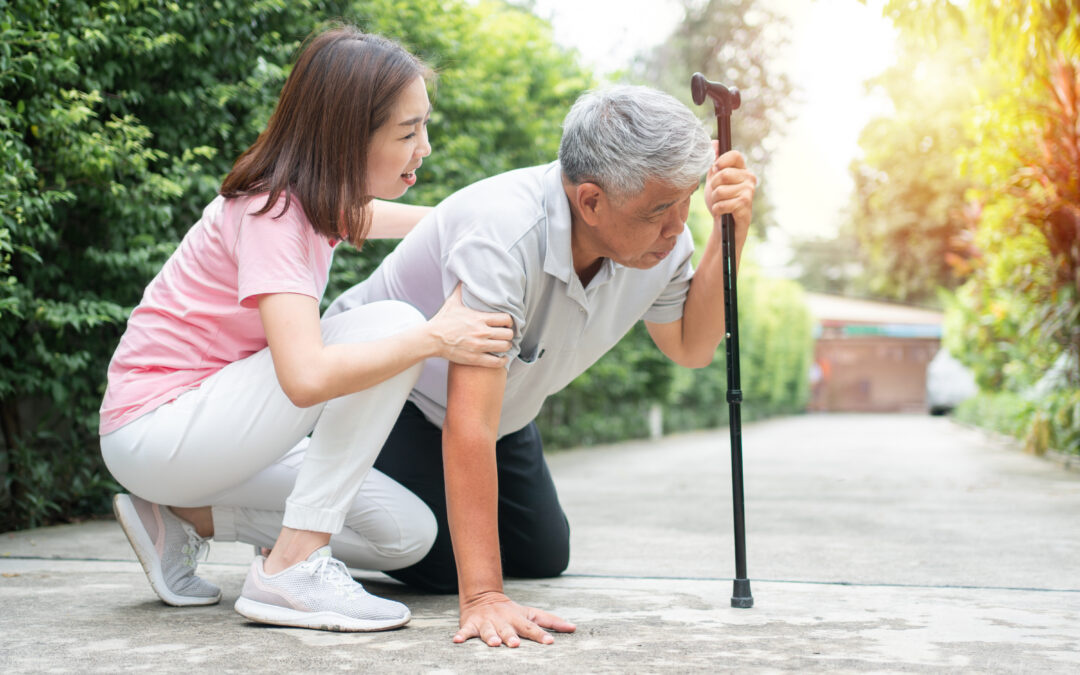 How Chiropractic Can Reduce the Risk of Falling in Elderly People